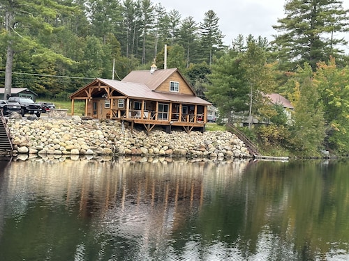 Adirondack lakeside 4 season home on Lake Algonquin with new hot tub
