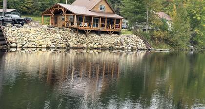Adirondack lakeside 4 season home on Lake Algonquin with new hot tub