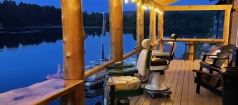 Adirondack lakeside 4 season home on Lake Algonquin with new hot tub
