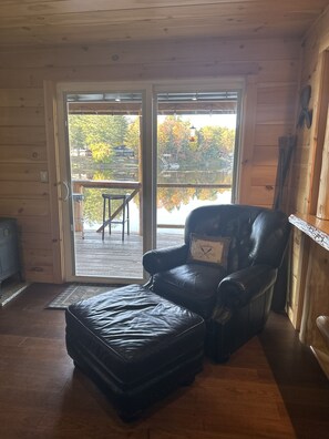 Smart TV, fireplace, computer monitors