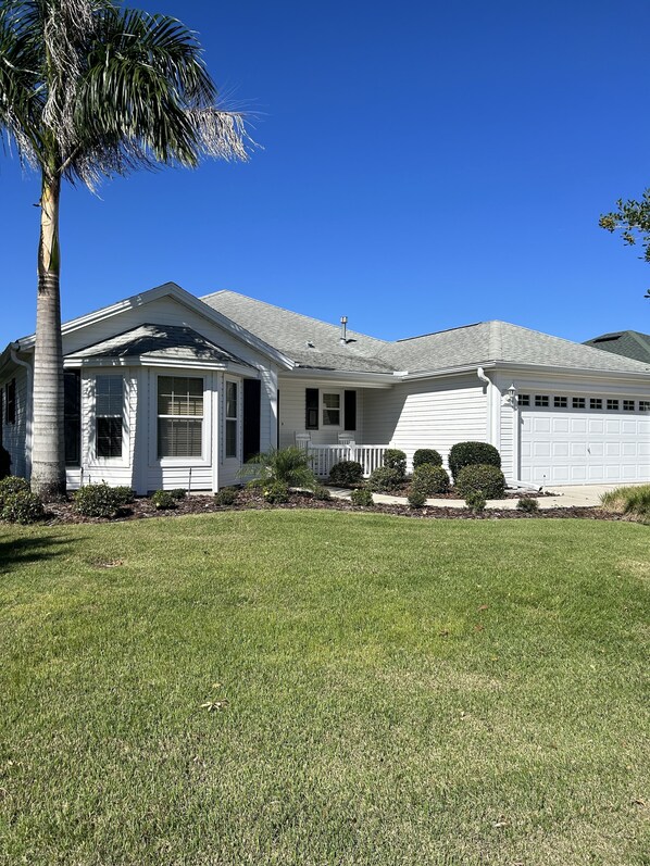 Exterior - The Villages
Lake Sumpter
Most desirable area 
Golf, pools and music every night (The Villages)