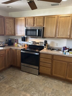 Private kitchen - The Villages
Lake Sumpter
Most desirable area 
Golf, pools and music every night (The Villages)