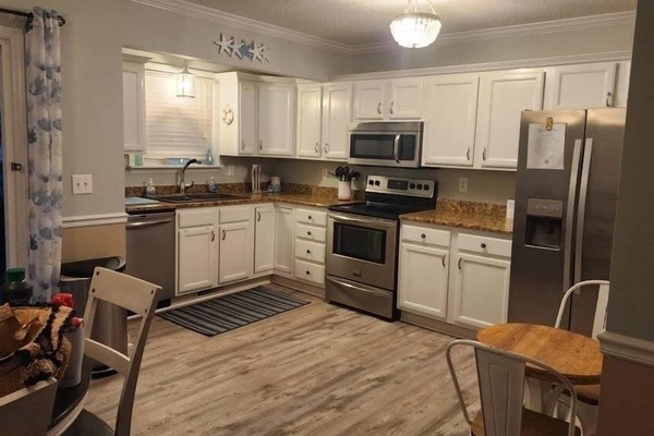 Frigorífic, microones, forn i placa de cuina