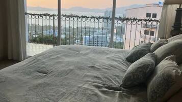 6 bedrooms, iron/ironing board, WiFi, bed sheets