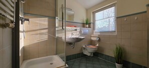 Shower - Ferienwohnung F4 - 1-zi-wohnung im Dachgeschoss mit Wlan (Graal-Müritz)