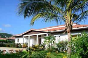 Exterior - Orchid Beachfront  FULL SERVICE => 4h/day maid service & 3 meals chef /day (Sint Maarten)