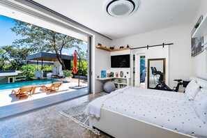 2 bedrooms, iron/ironing board, free WiFi, bed sheets - CASA LA VILLETTA - Stylish Villa with Jungle Views
 (ostional)