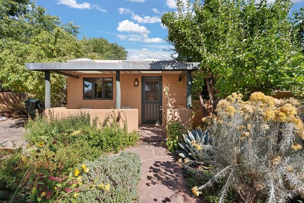 A small, single-story building with a flat roof, a front door, and windows. - Adorable Santa Fe 3 Bedroom Home! (Santa Fe)