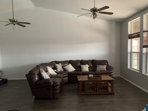 Smart TV, video games, foosball, books - Backyard Escape with no cleaning fee or extra guest fees (Yuma)