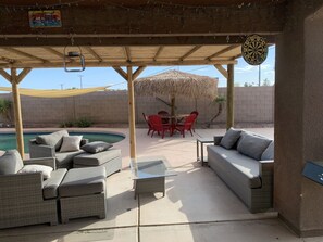 Outdoor dining - Backyard Escape with no cleaning fee or extra fees (Yuma)