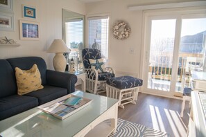 Smart TV - Ocean View, 2 Bedroom, 2 Bath with direct beach access and pool (Ocean Isle Beach)