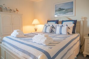 2 bedrooms, desk, WiFi, bed sheets - Ocean View, 2 Bedroom, 2 Bath with direct beach access and pool (Ocean Isle Beach)