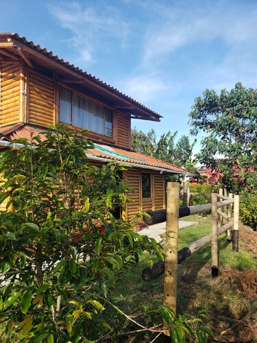 Cabaña en guadua en las montañas de marinilla