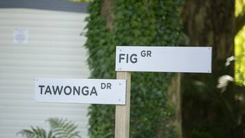 A street sign with 'FIG GR' and 'TAWONGA DR' labels.