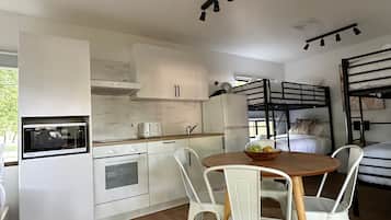 Familien-Ferienhütte, Mehrere Betten, Gemeinschaftsbad | Eigene Küche | Kühlschrank, Wasserkocher