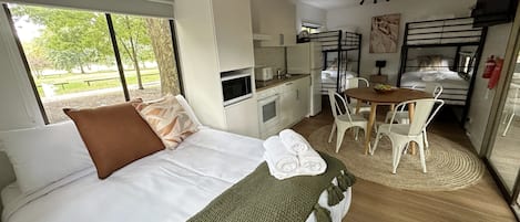 家庭小屋, 多张床, 公共浴室 | 1 多间卧室、床单