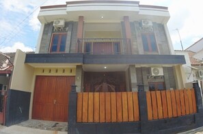 Front of property - Eltanin Homestay by FH Stay (Depok)