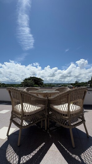 Terrace/patio - Sun-kissed haven near the beach! A peaceful retreat with great views from deck! (Arecibo)