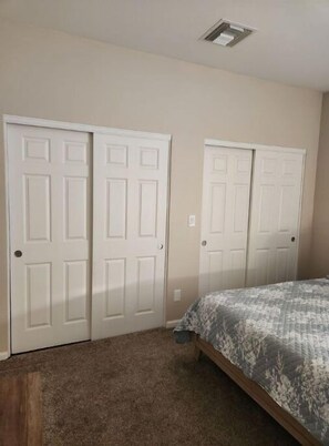 1 bedroom, iron/ironing board, free WiFi, bed sheets - One bedroom detached guest house (Queen Creek)