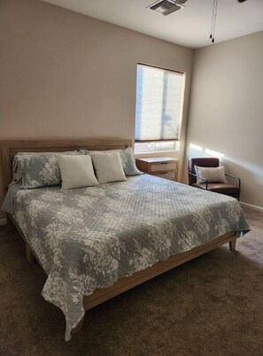 1 habitación, tabla de planchar con plancha, wifi gratis y ropa de cama 