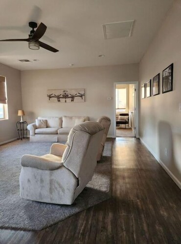 One bedroom detached guest house