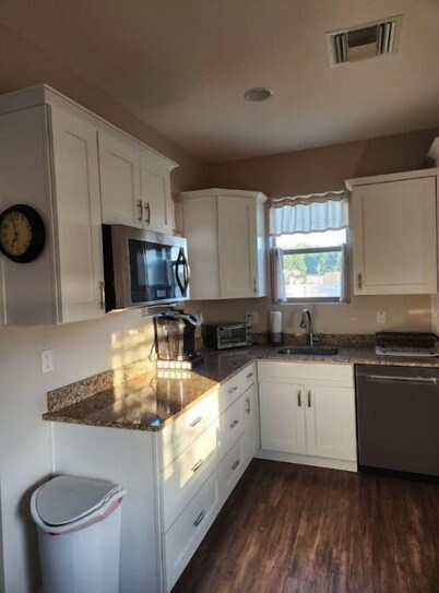 One bedroom detached guest house