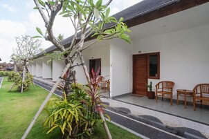 Quarto casal luxo | Vista para o jardim