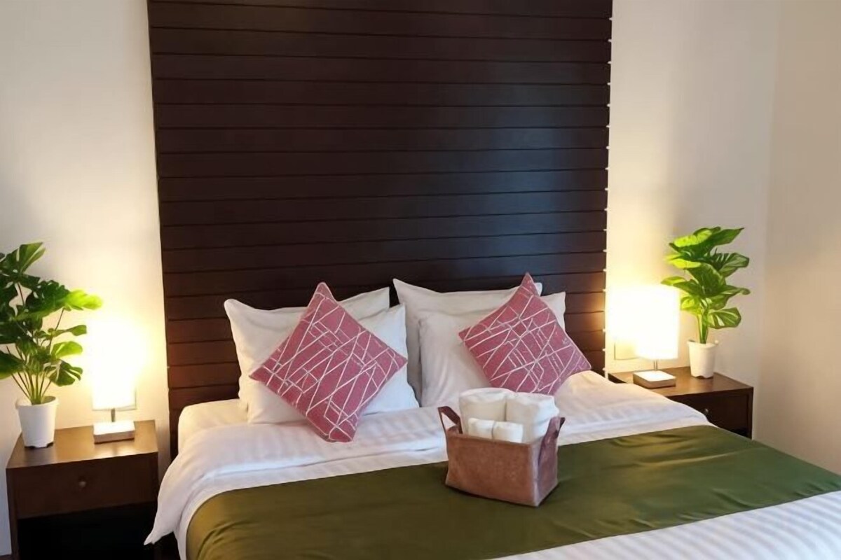 In-room safe, desk, iron/ironing board, WiFi (free)