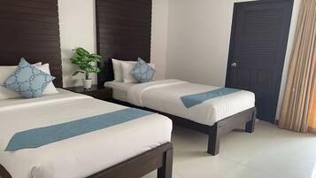 Standard Twin Room | In-room safe, desk, iron/ironing board, free WiFi