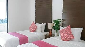 Standard Twin Room | In-room safe, desk, iron/ironing board, free WiFi