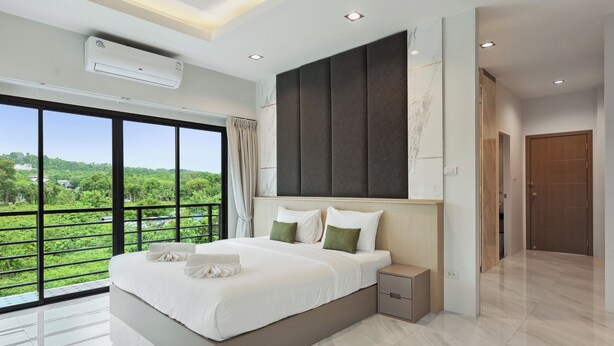 Desk, iron/ironing board (on request), free WiFi, bed sheets - De Piraya Residence (Mai Khao)