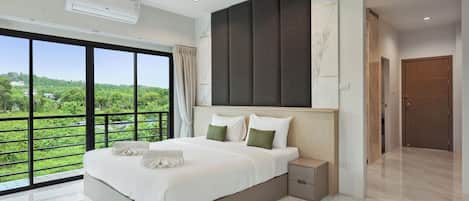 Family Room | Desk, iron/ironing board, free WiFi, bed sheets