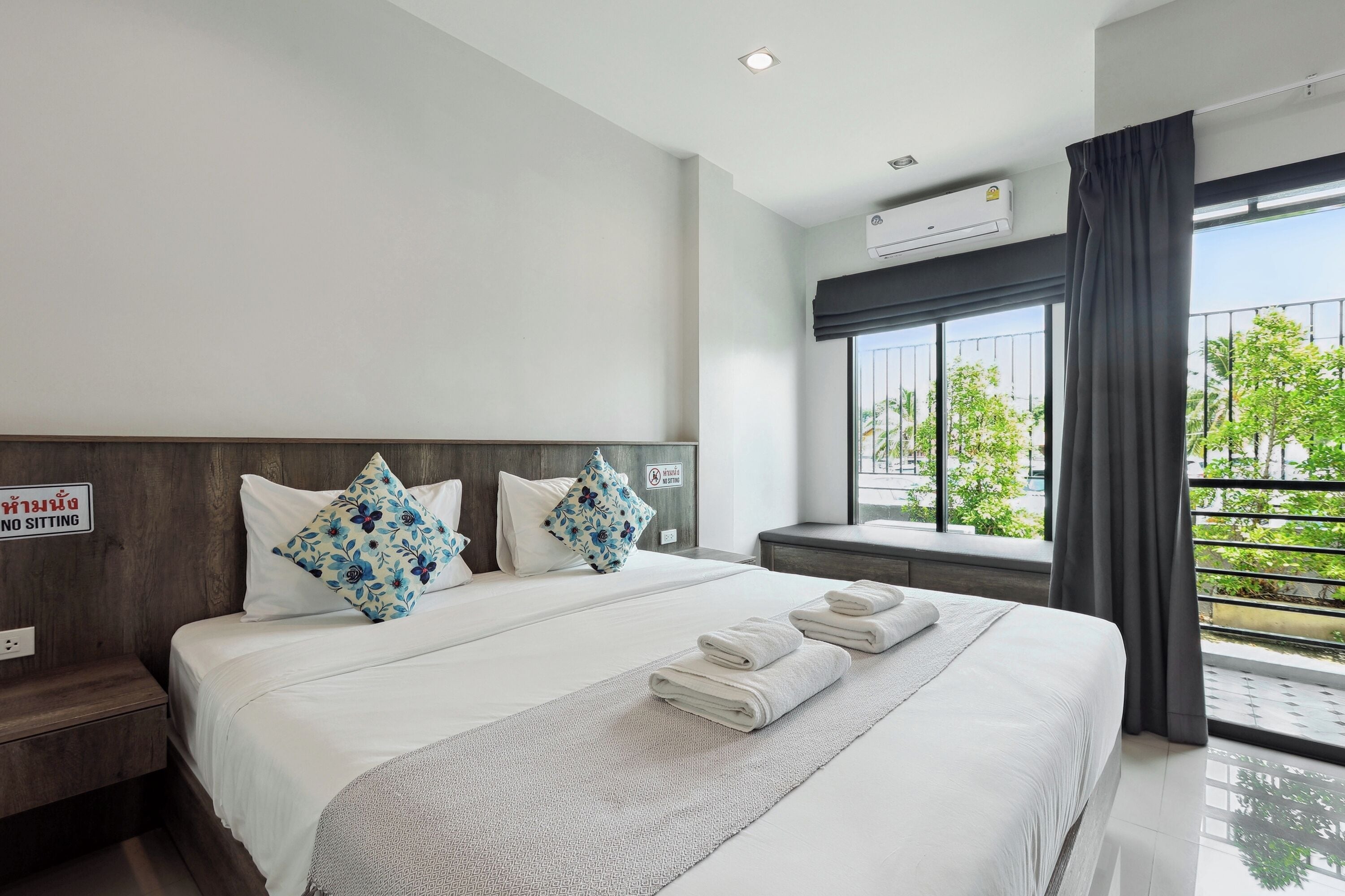 double room, balcony | desk, iron/ironing board, free wifi, bed sheets