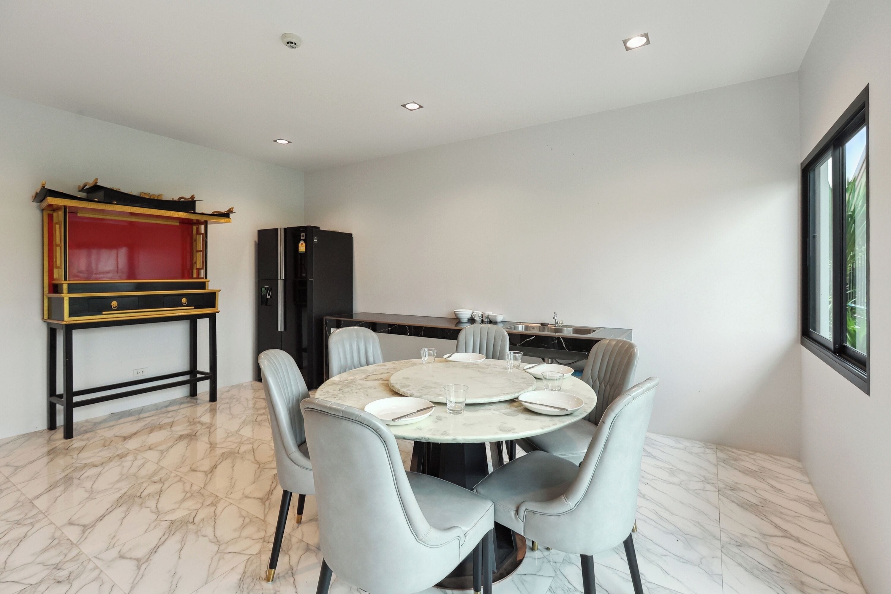 family room | desk, iron/ironing board, free wifi, bed sheets