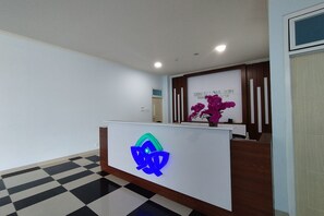 Reception - Hotel Sutha Inn Syariah (Jambi)