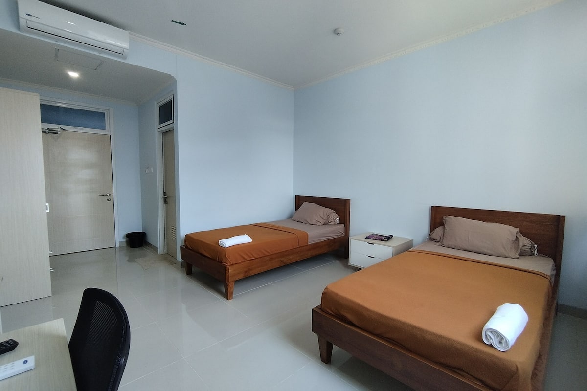 Superior Twin Room | Meja, Wi-fi percuma, cadar katil