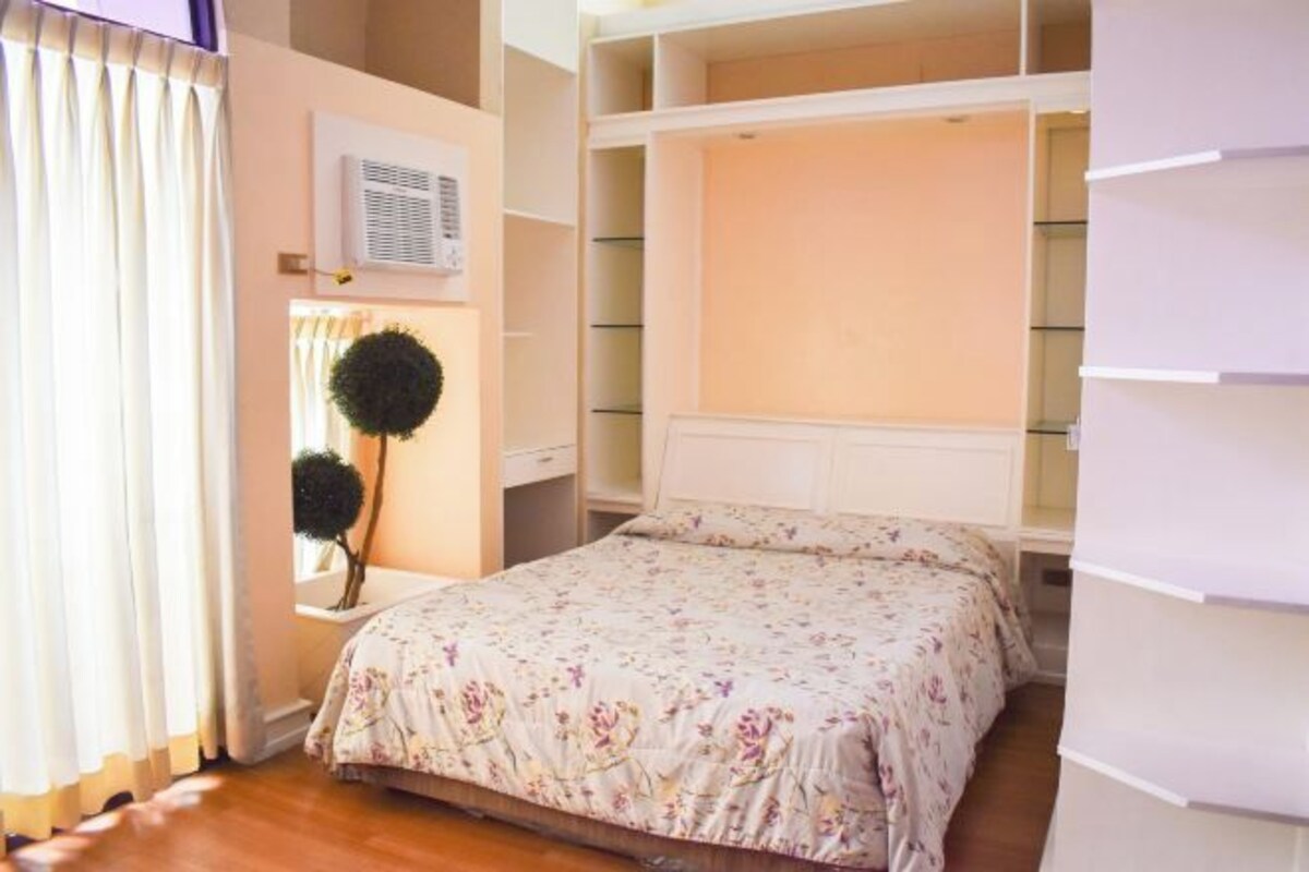 มินิบาร์, ตู้นิรภัยในห้องพัก, โต๊ะทำงาน, Wi-Fi ฟรี