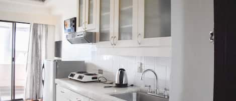 Monolocale | Cucina privata | Frigorifero, microonde, macchina per tè/caffè, bollitore elettrico
