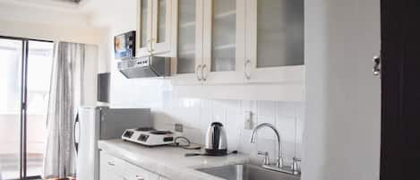 Studio | Private kitchen | Fridge, microwave, coffee/tea maker, electric kettle