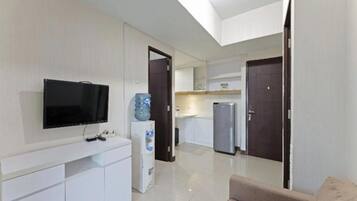 Studio, 2 Bedrooms | Minibar, desk, free WiFi, bed sheets