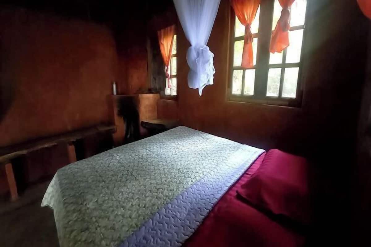 1 bedroom, desk, bed sheets