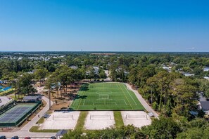 Ferienhaus, 4 Schlafzimmer, eigener Pool | Sportplatz