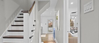 Executive Detached Home For Longer Stays (Minutes to Downtown & Danforth)