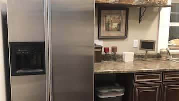 Fridge, microwave
