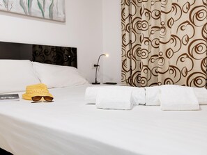 1 chambre, fer et planche à repasser, accès Internet, draps fournis