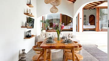 Villa, 2 Bedrooms | Dining room