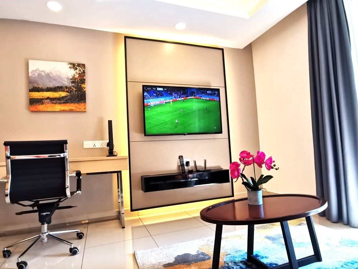 Family Studio Suite, 1 Bedroom, Mountain View | In-room safe, individually decorated, individually furnished, desk