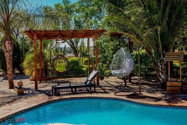 Lovely pool with pergola , barbecue area