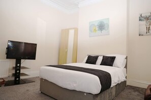 5 quartos, ferros/tábuas de passar roupa, Wi-Fi, roupa de cama