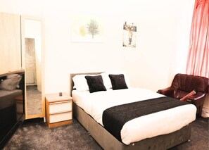 5 chambres, fer et planche à repasser, Wi-Fi, literie fournie